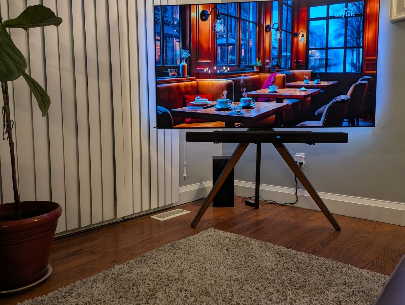 Customer photo review of Picasso FT65 TV Stand
