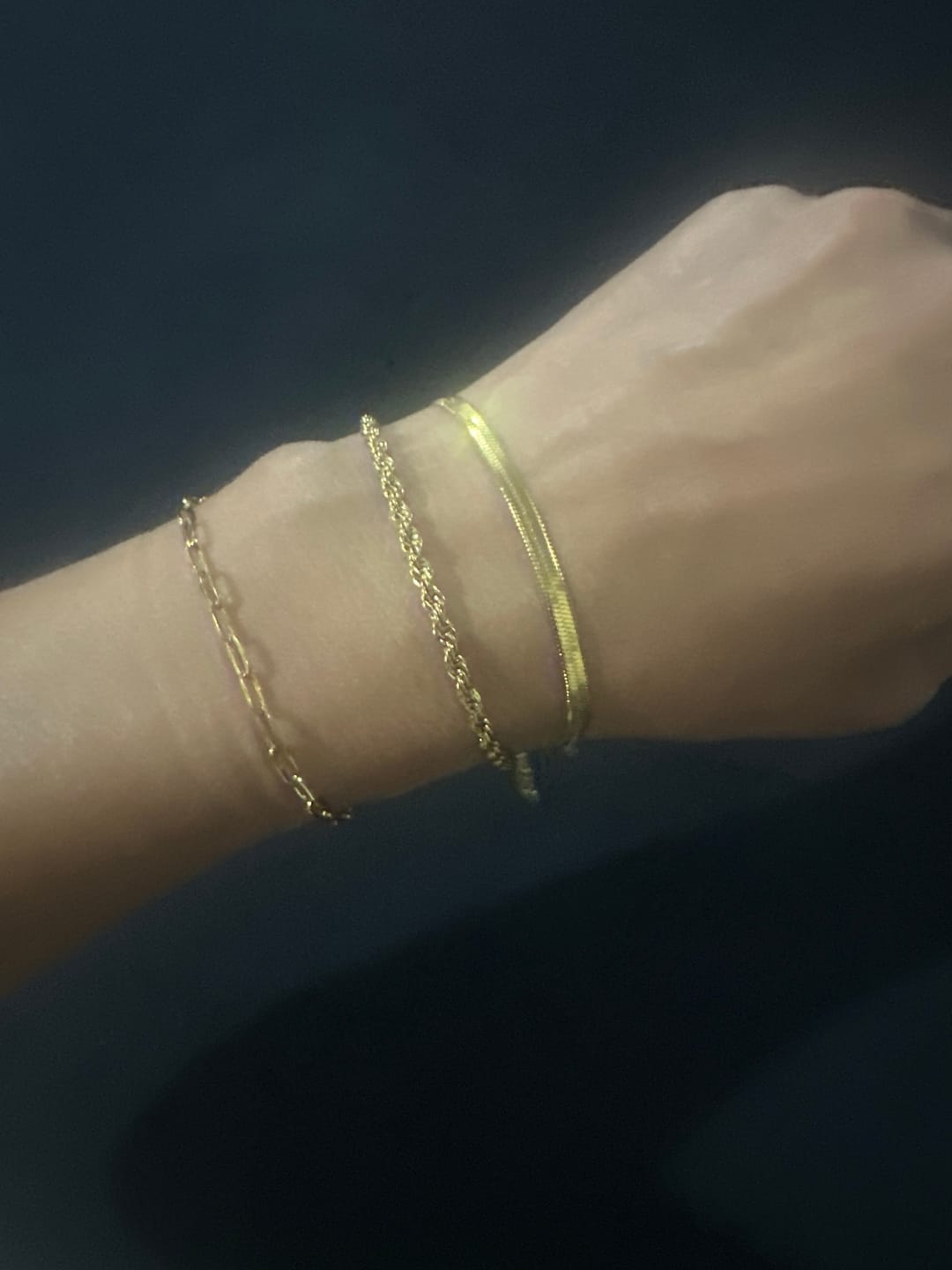 Customer photo review of Kit Pulseiras Essential Banhado em Ouro 18K