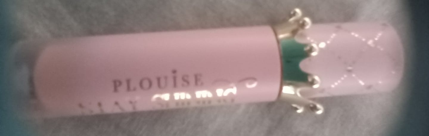 Customer photo review of Stay Shining Crown Lip Oil