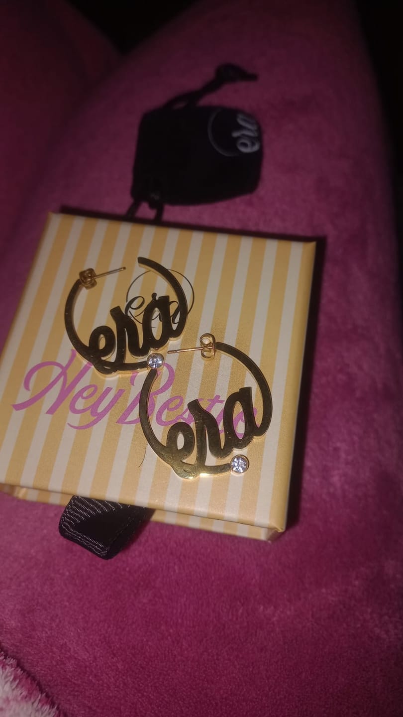 Customer photo review of Gold Mini Era Logo Hoops
