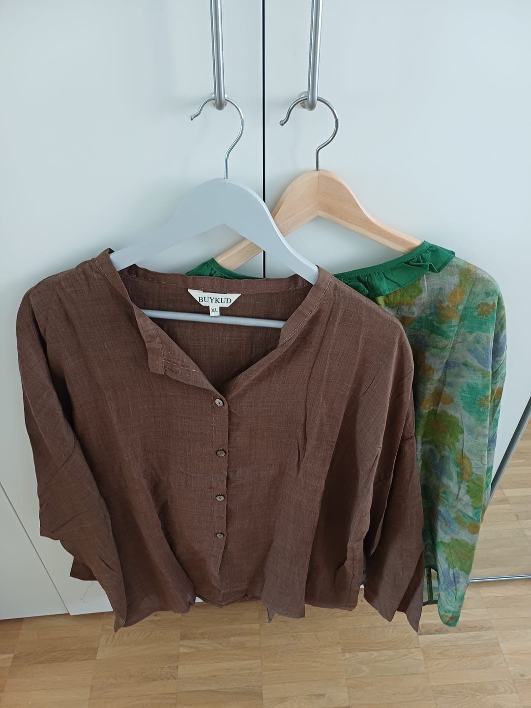 Customer photo review of Plus Size Women Vintage Pure Color O-Neck Ramie Shirt