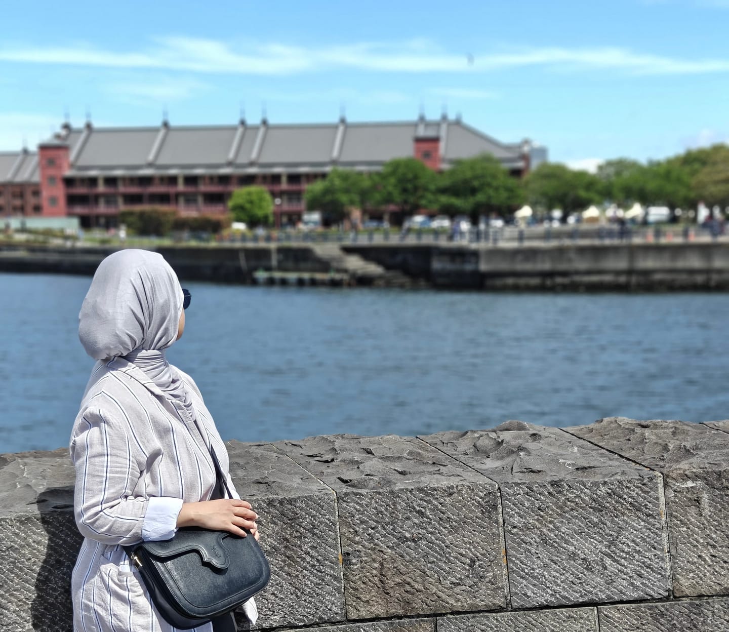 Customer photo review of Premium Maxi Jersey Hijab - Smoke