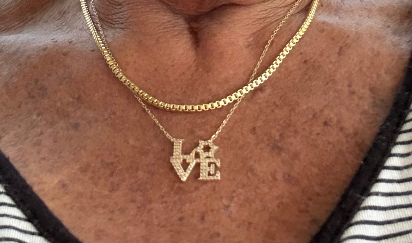 Customer photo review of Thin Luciana Box Chain Necklace