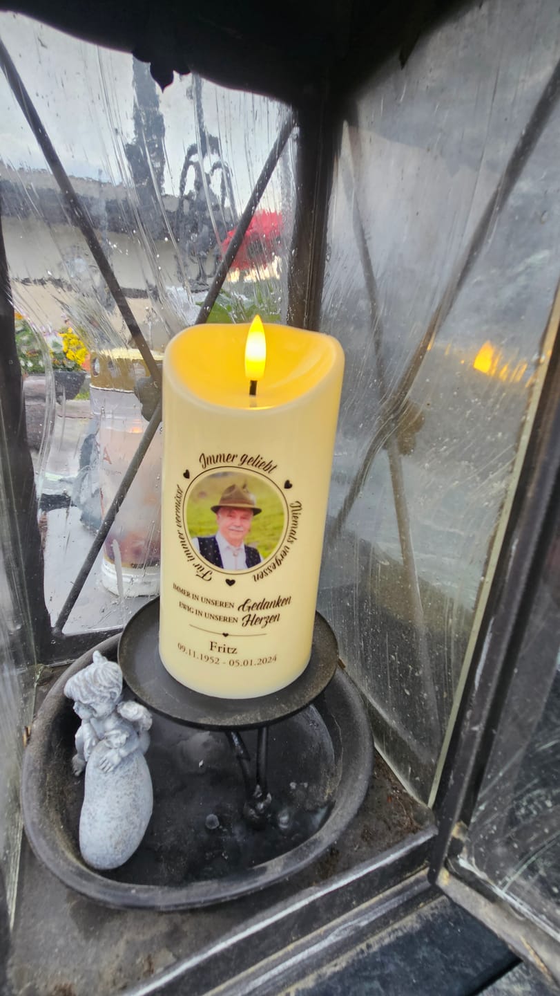 Customer photo review of Immer geliebt - LED Trauerkerze mit Foto und Datum in Erinnerung an Verstorbene