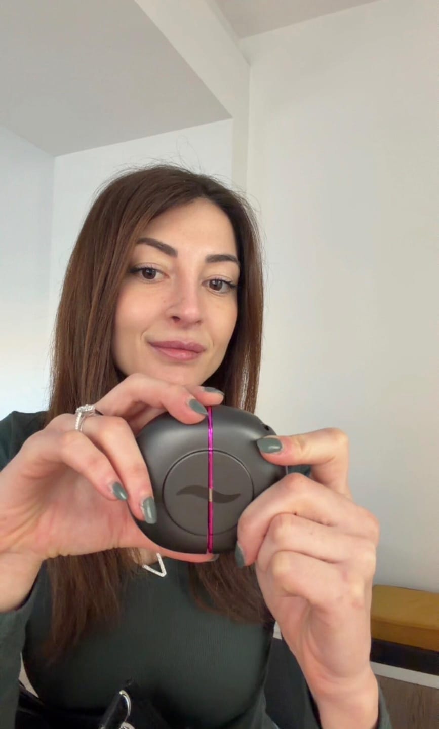 Customer photo review of HairSnapper Brush | Ritocchi hi-tech da borsa per un look sempre curato