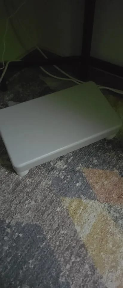 Customer photo review of Ergonomic PP Footrest for Office Desk. Fits Under Desk, Use at Work, Sofa & Study. Comfortable & Space-Saving.