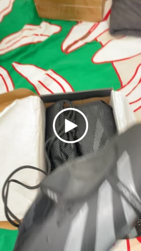 Customer video review of Predator 24 Elite Fold-over Tongue FG Nightstrike - Noir/Gris