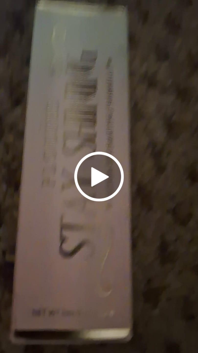 Customer video review of Stay Shining Crown Lip Oil