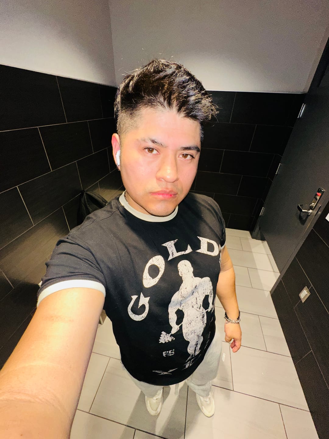 Customer photo review of 4009 - Golds Gym Ringer Tees