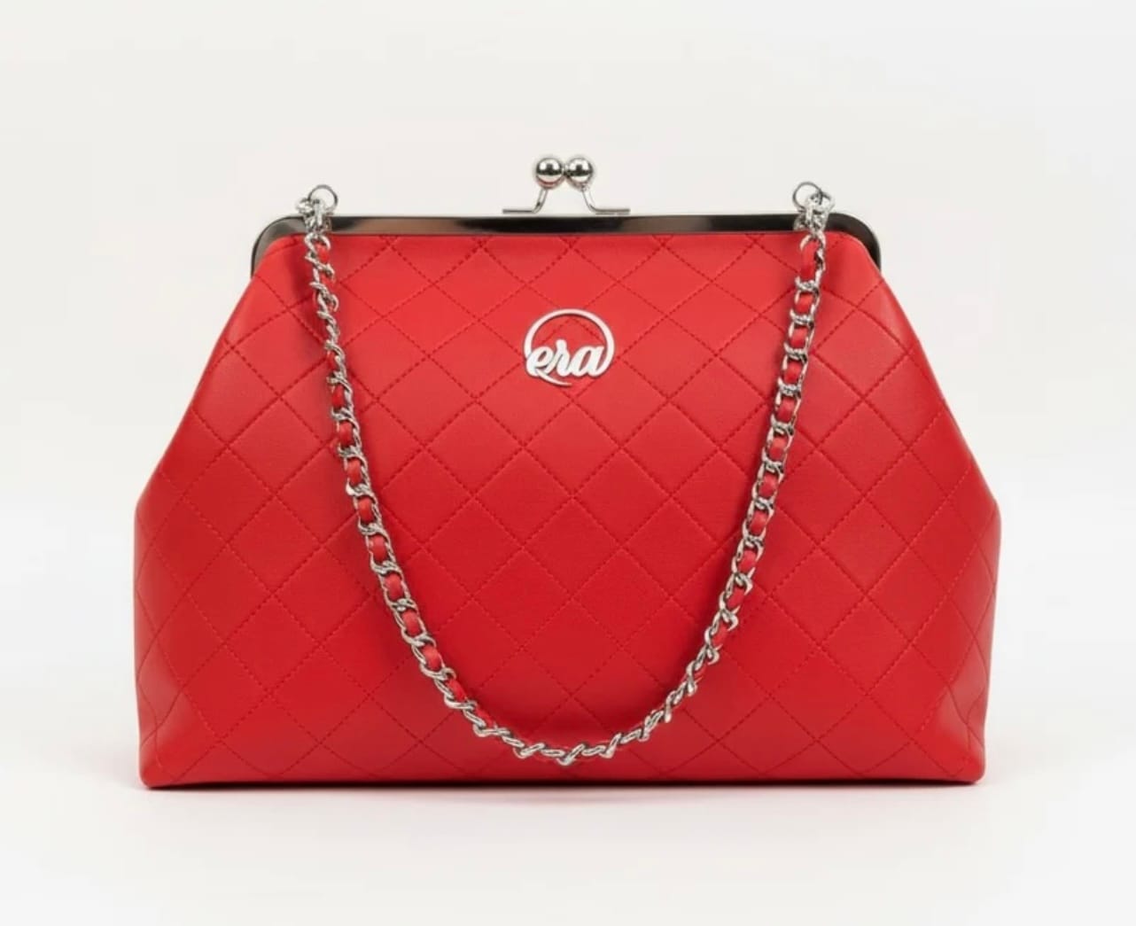 Customer photo review of ERA Oversized Kisslock Chain Bag – Red