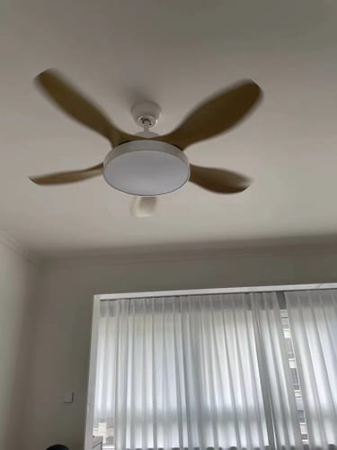 Customer photo review of WOMO Ventiladores de techo con luz Reversible Escandinavo - WM5002