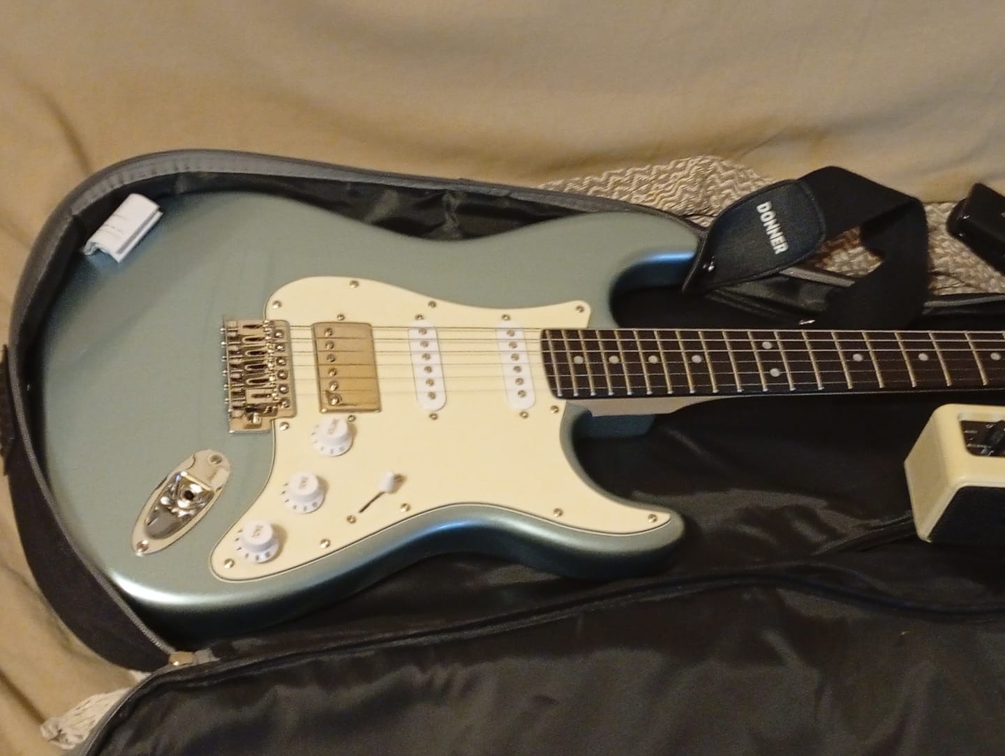 Customer photo review of Donner DST-152 Guitare Électrique avec Ampli et Housse