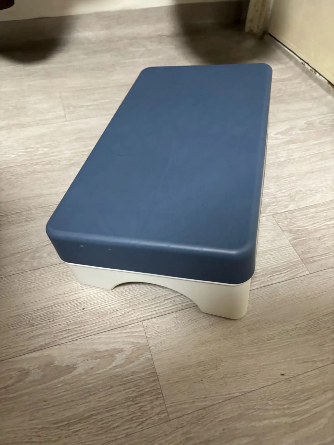 Customer photo review of Ergonomic PP Footrest for Office Desk. Fits Under Desk, Use at Work, Sofa & Study. Comfortable & Space-Saving.