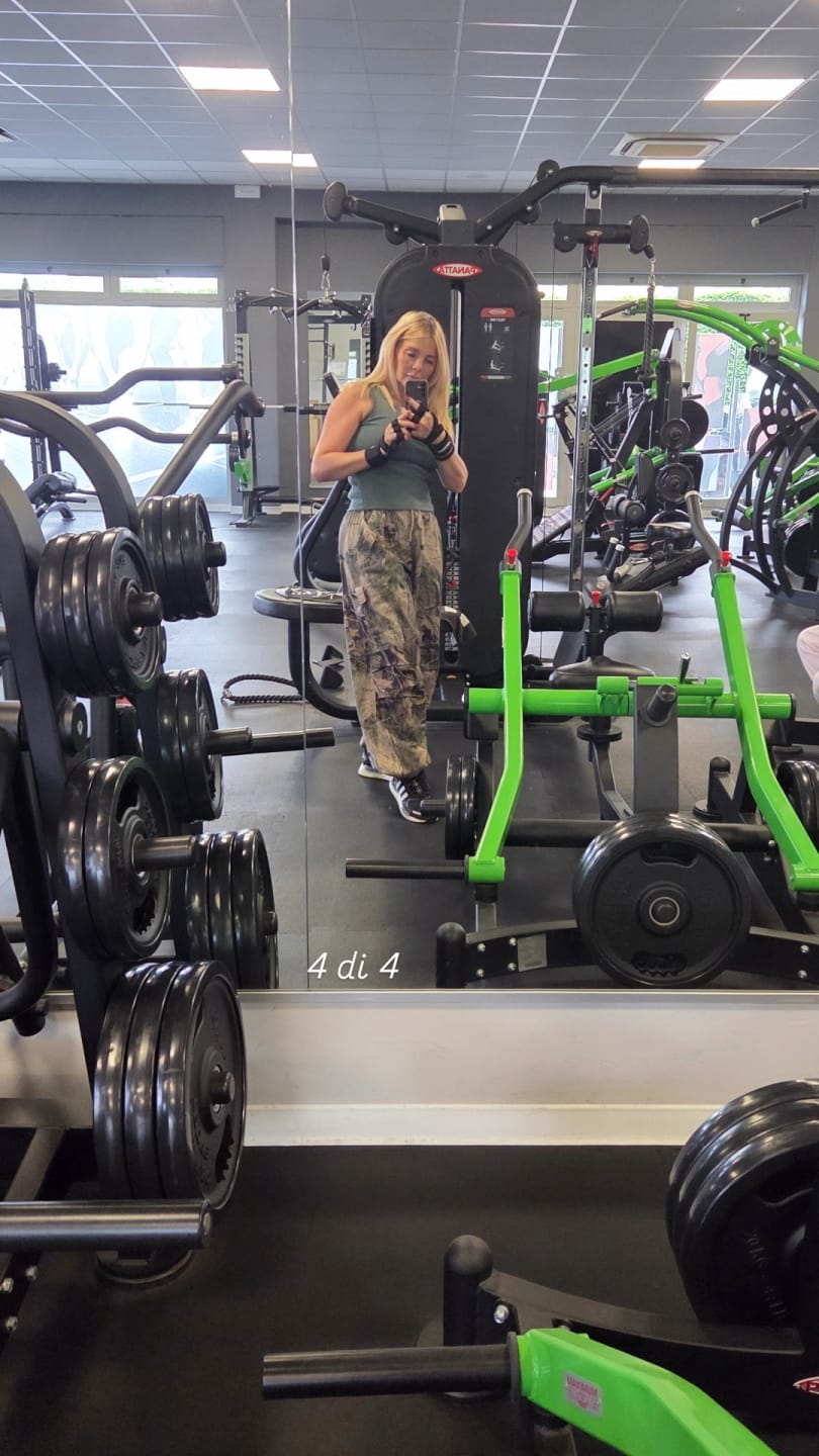 Customer photo review of W283 Off-Duty pants