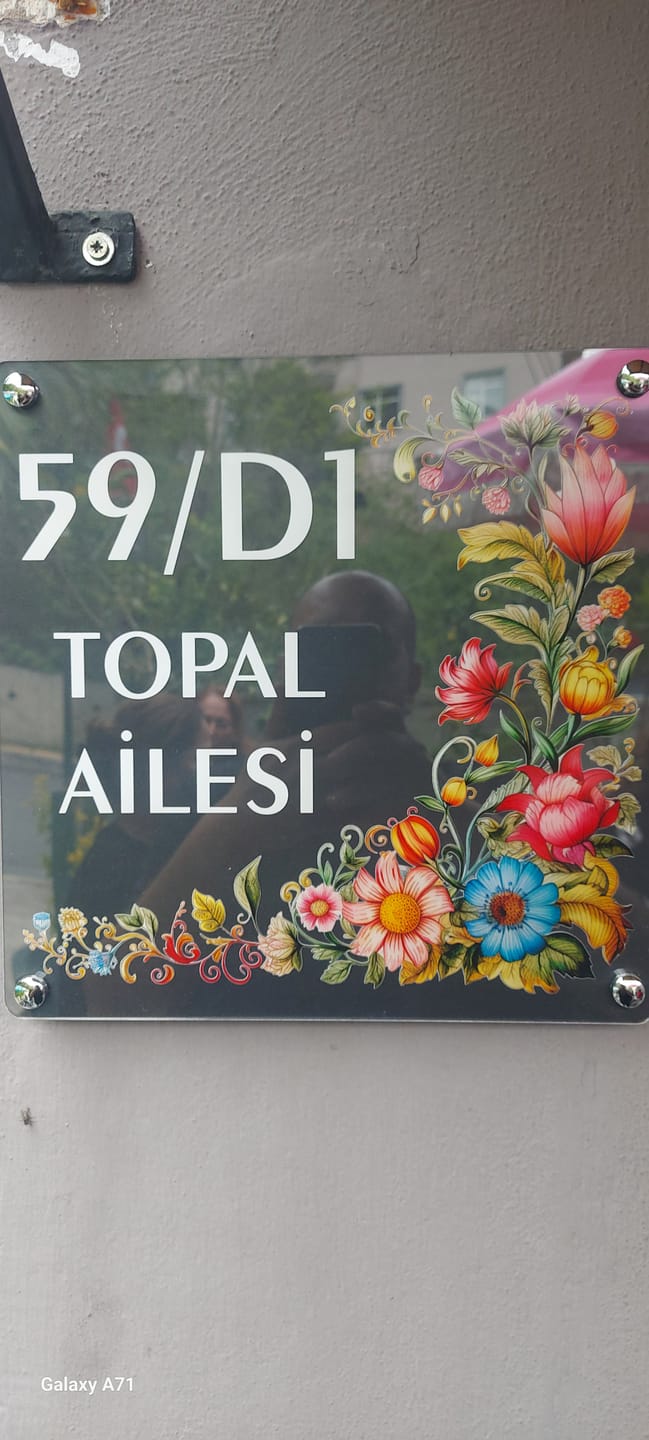 Customer photo review of Çiçek Desenli Zarif Daire Kapı Tabelası