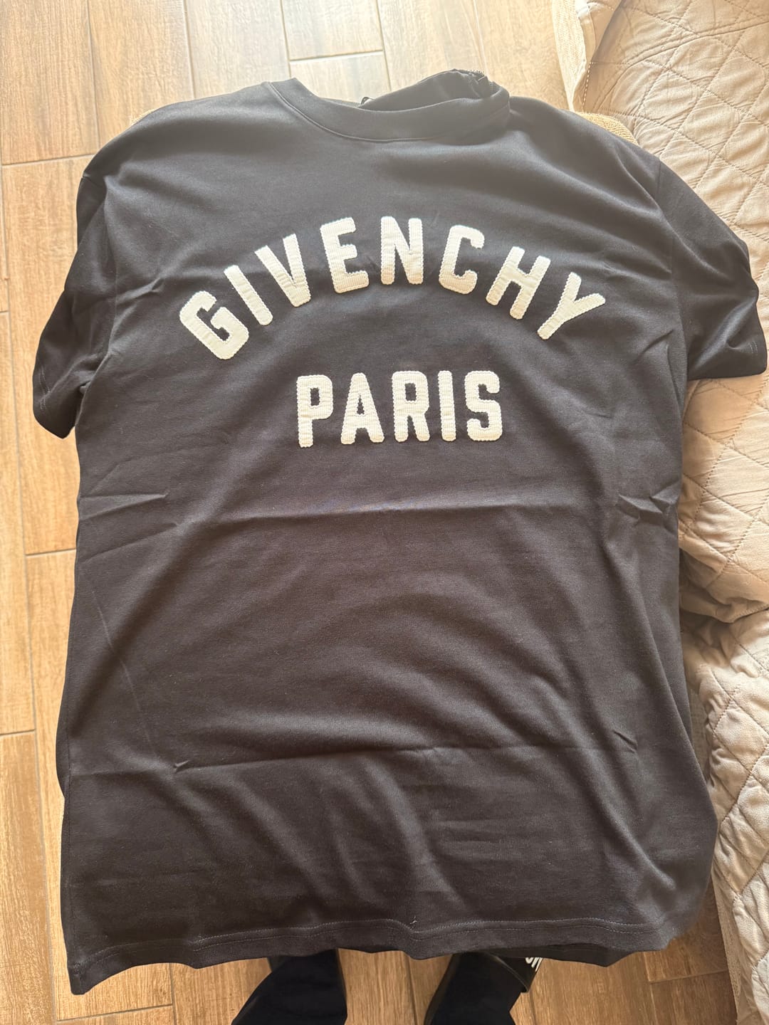 Customer photo review of T-shirt GIVENCHY logo Paris ricamato nera