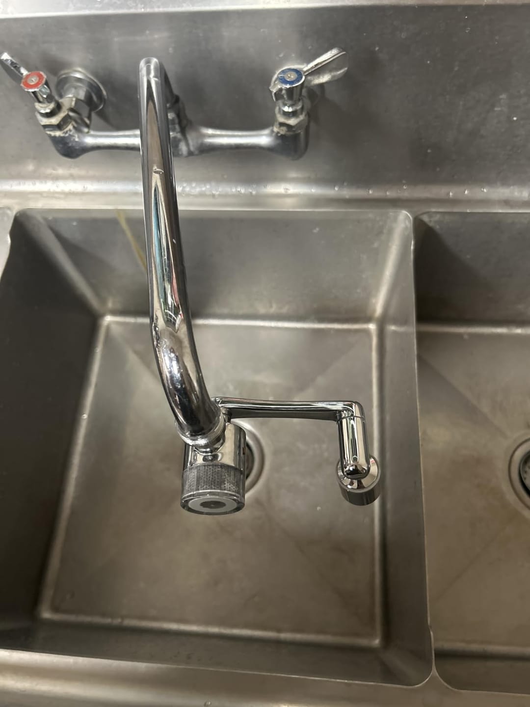 Customer photo review of Frizzlife 1080° Rotating Faucet Extender with Filter, FF1080