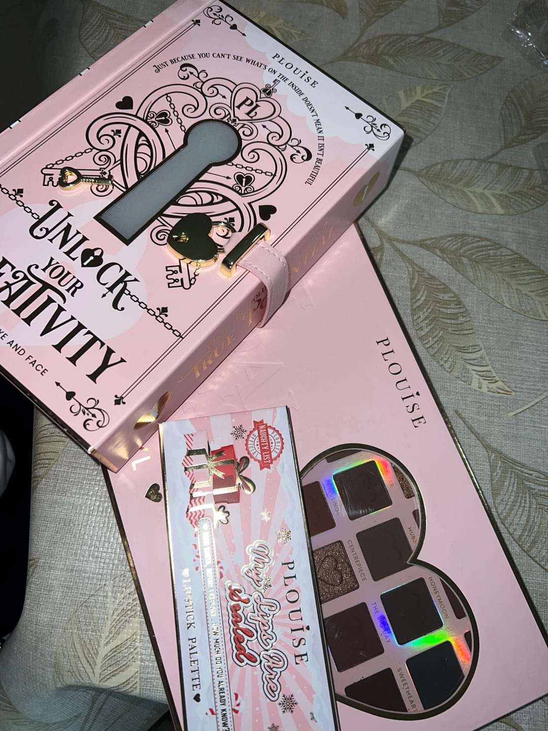 Customer photo review of Unlock Your Creativity Rainbow Eyeshadow Palette