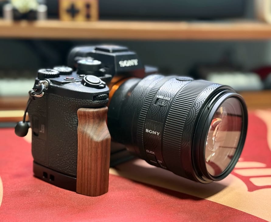 Customer photo review of Premium Handcrafted Wooden Handgrip for Sony A7M5
