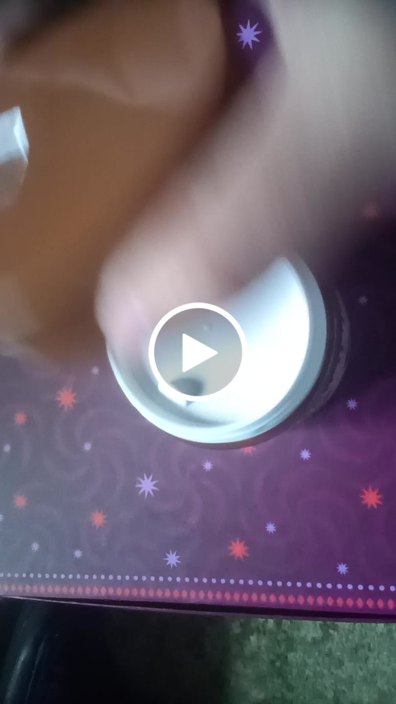 Recenzie video de la client despre What's The Scoop Stretchy Body Scrub