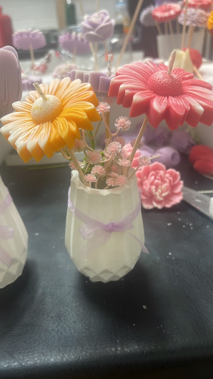 Customer photo review of ✨ Cera Premium Lista para MOLDE – Ideal para Velas de molde ,Waxmelts y figuras decorativas