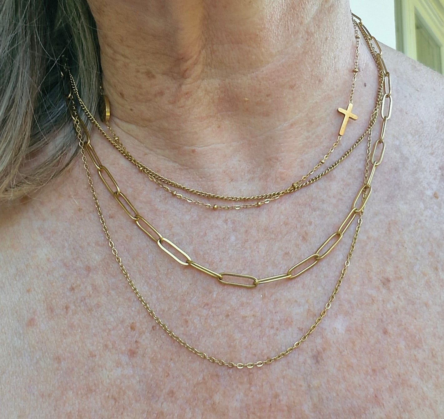 Customer photo review of Collier Croix et Médaille Vierge Marie Doré