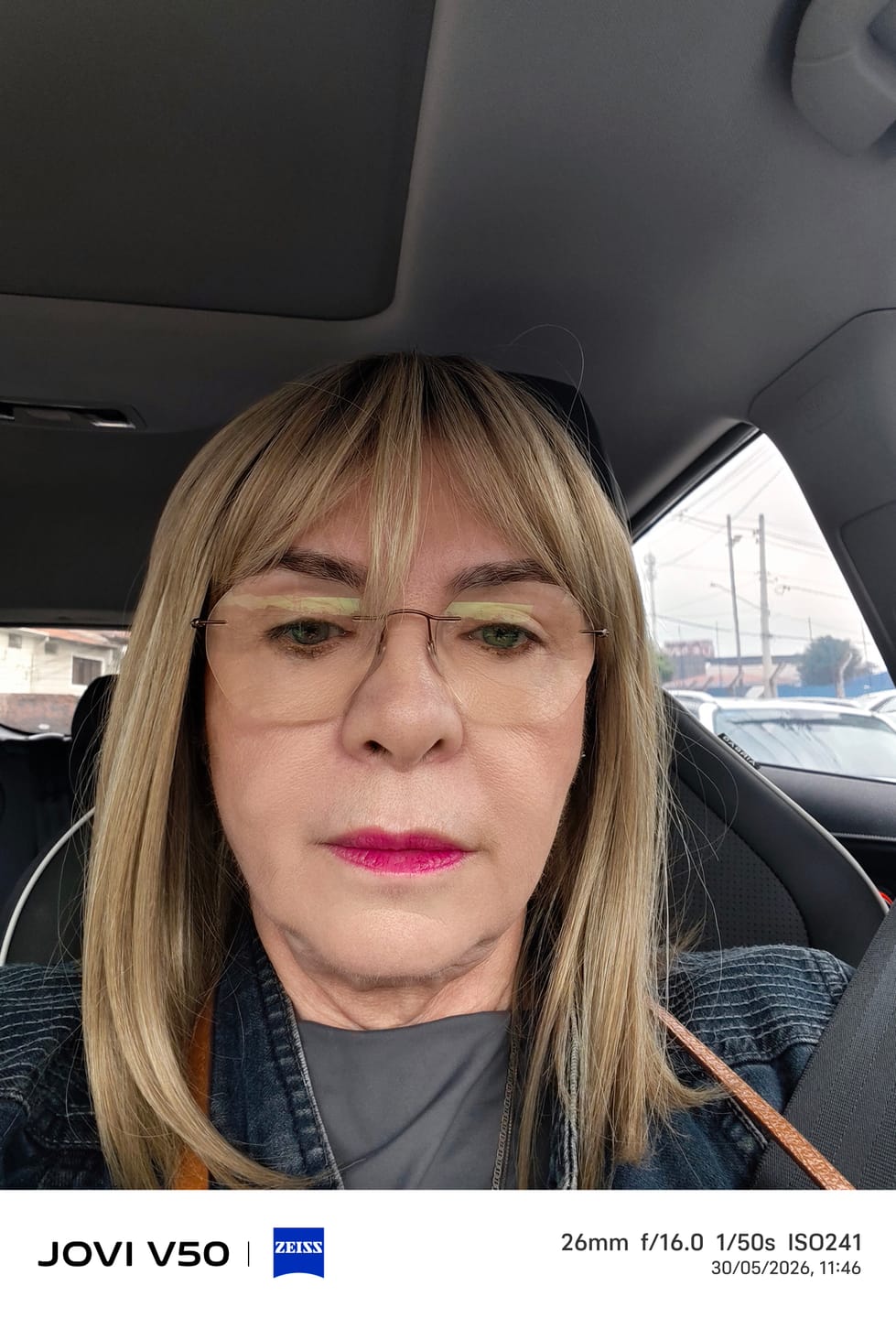 Customer photo review of Peruca Vicky Loira com Franja