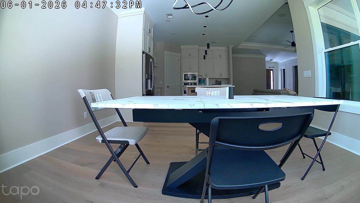 Customer photo review of Thomas Modern Rectangular 55.2 Inch -70.9 Inch Extendable X Leg White Dining Table for 4-6 Seater