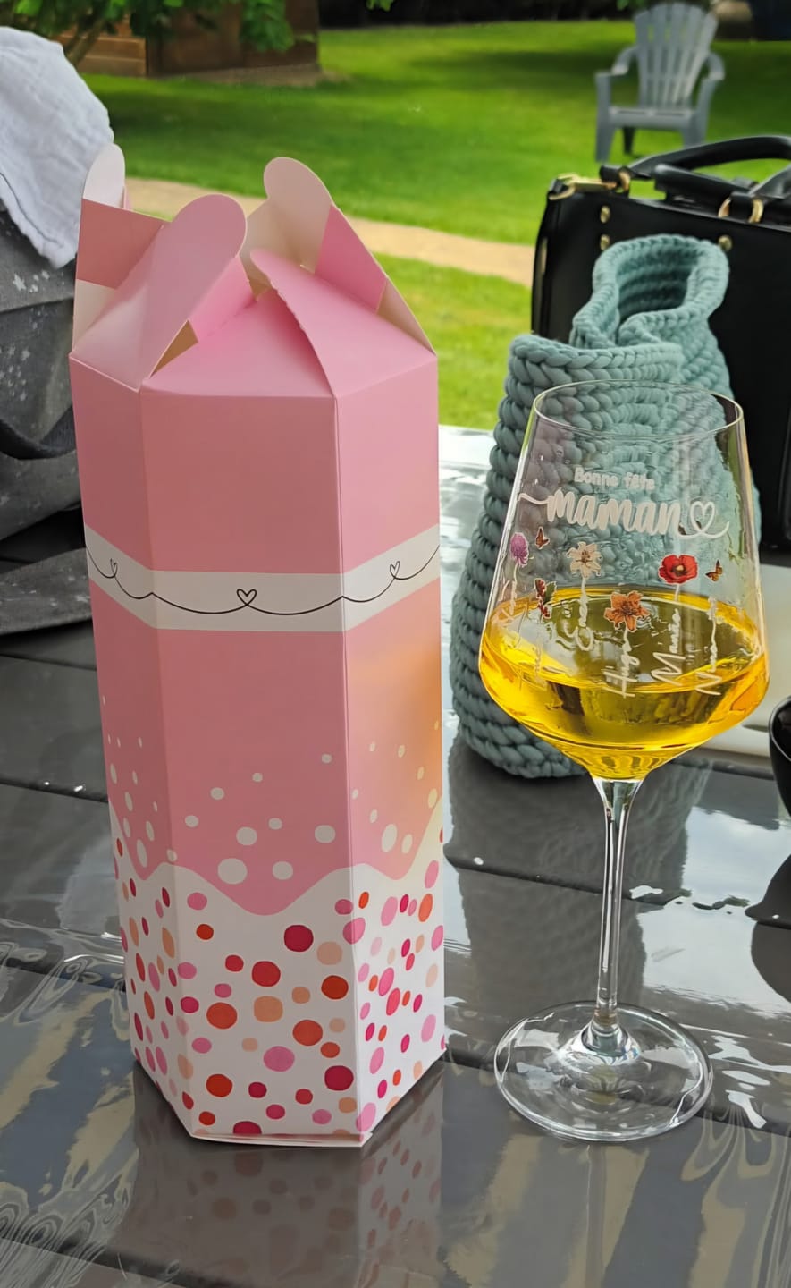 Customer photo review of Le jardin de Mamie - Verre à vin personnalisé avec fleurs de naissance pour Maman et Mamie