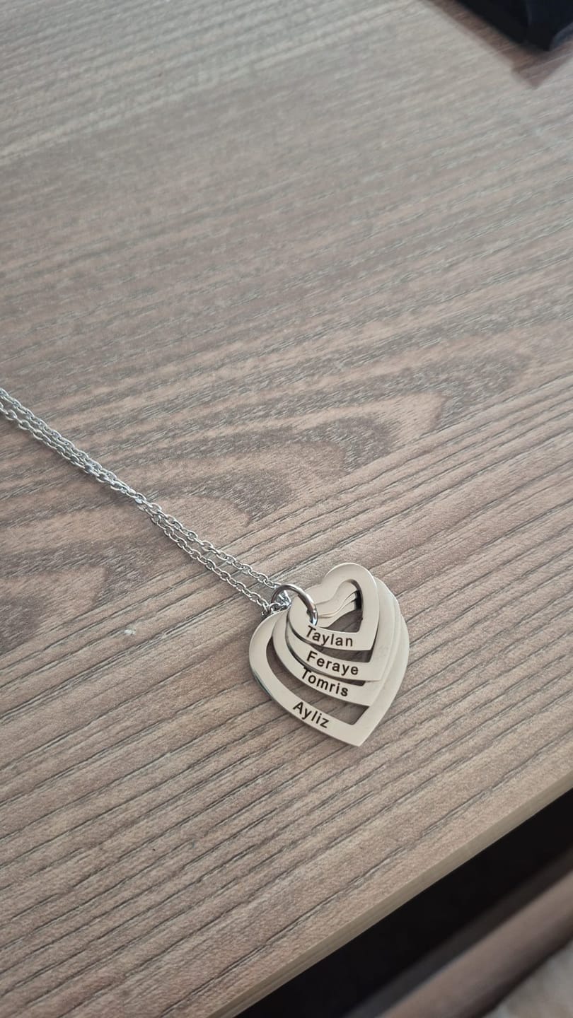 Customer photo review of Kette mit personalisierten Herzen