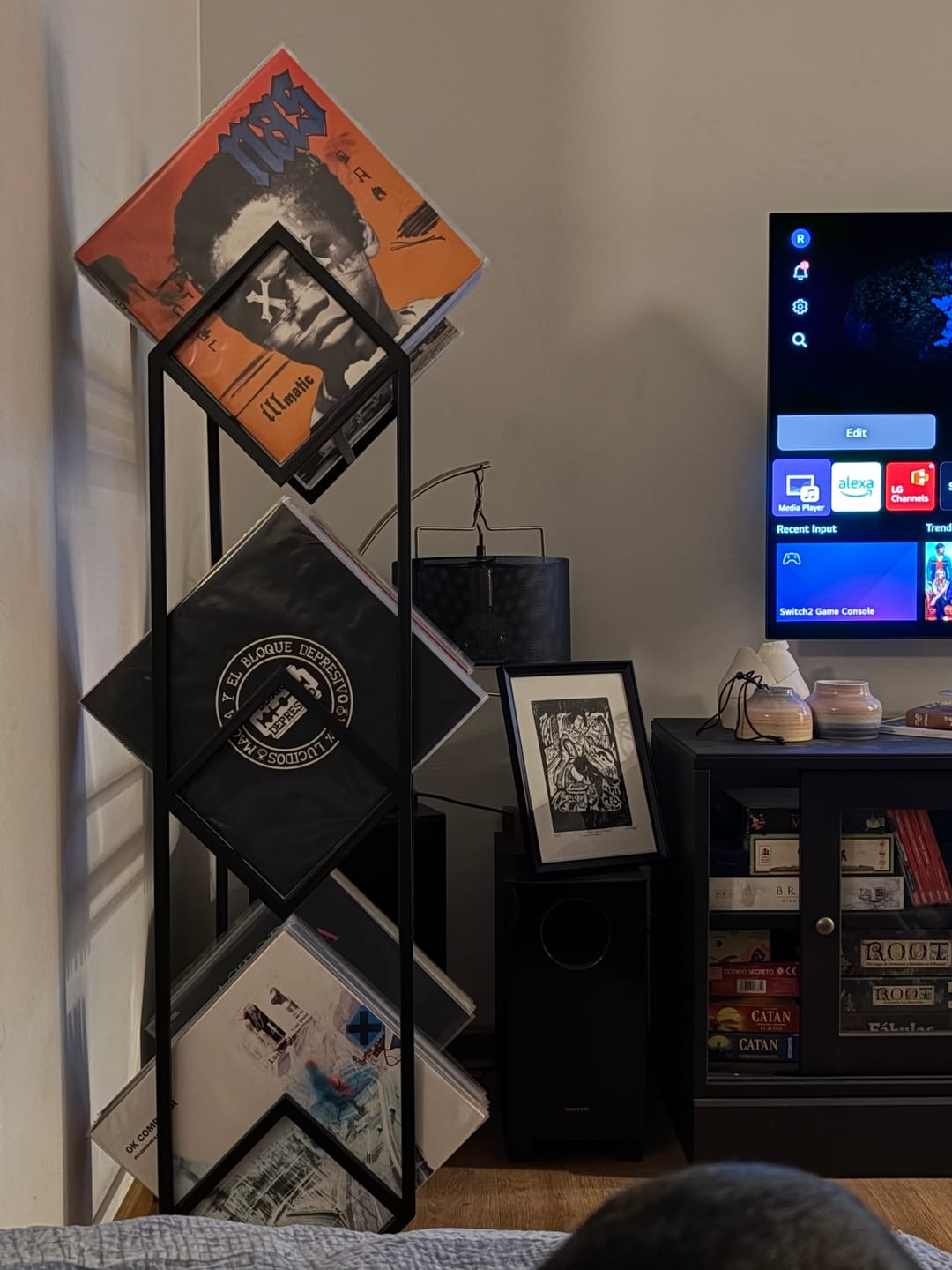 Customer photo review of Porta Vinilo Tres Niveles | LUXE METAL BLACK