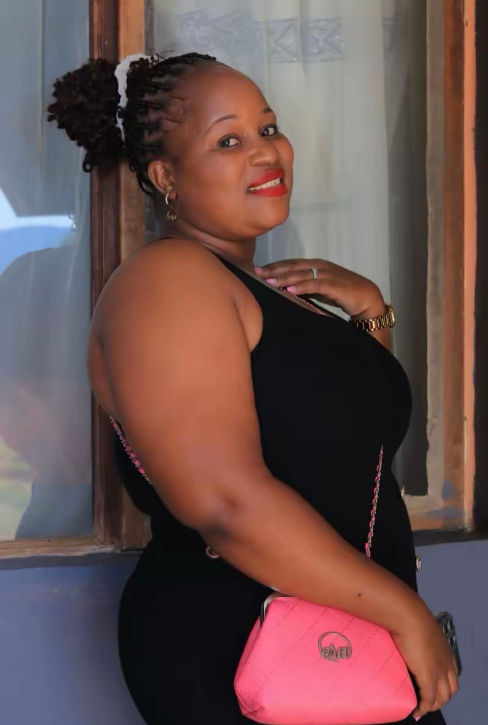 Customer photo review of ERA Mini Kisslock Chain Bag – Pink
