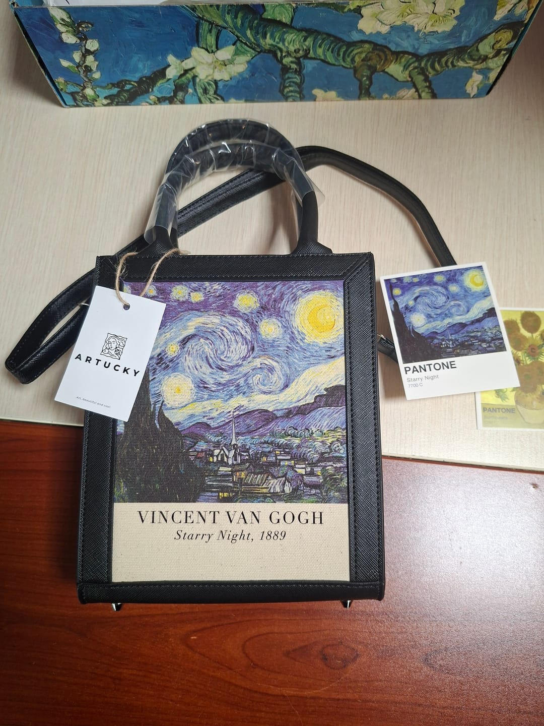 Customer photo review of Van Gogh Starry Night Tablo Çanta