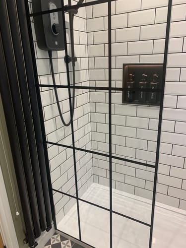 Customer photo review of Trieste 1950 x 800mm Matt Black Grid Wetroom Screen with Support Bar - 8mm Glass