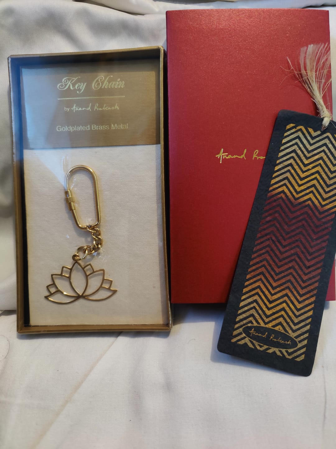 Customer photo review of Keychain Lotus - Goldplated