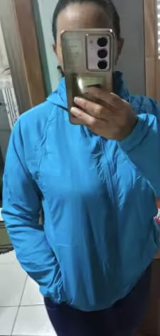 Customer photo review of Ultraleichte Wind- & Regenjacke für Damen & Herren