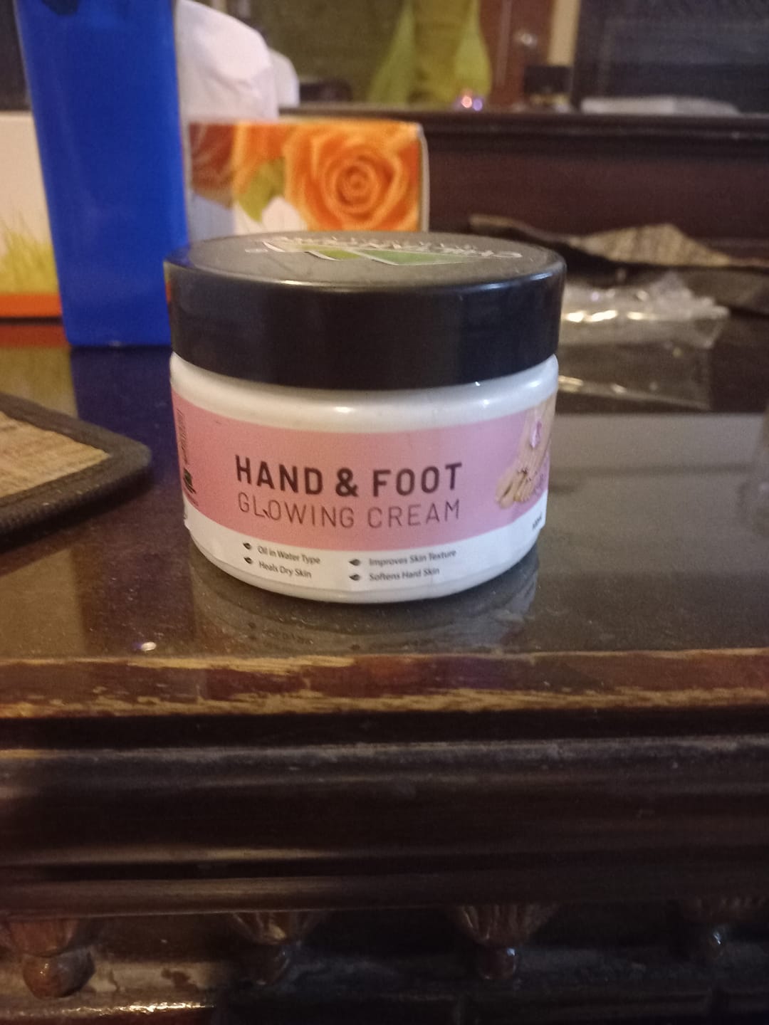 Customer photo review of Hand & Foot Glowing CREAM 🦶✋ Formulated With Multi-Vitamins & Glowing Agents, Moisturizes, Soothes & Improves Skin Texture, Makes Skin Soft & Glowing