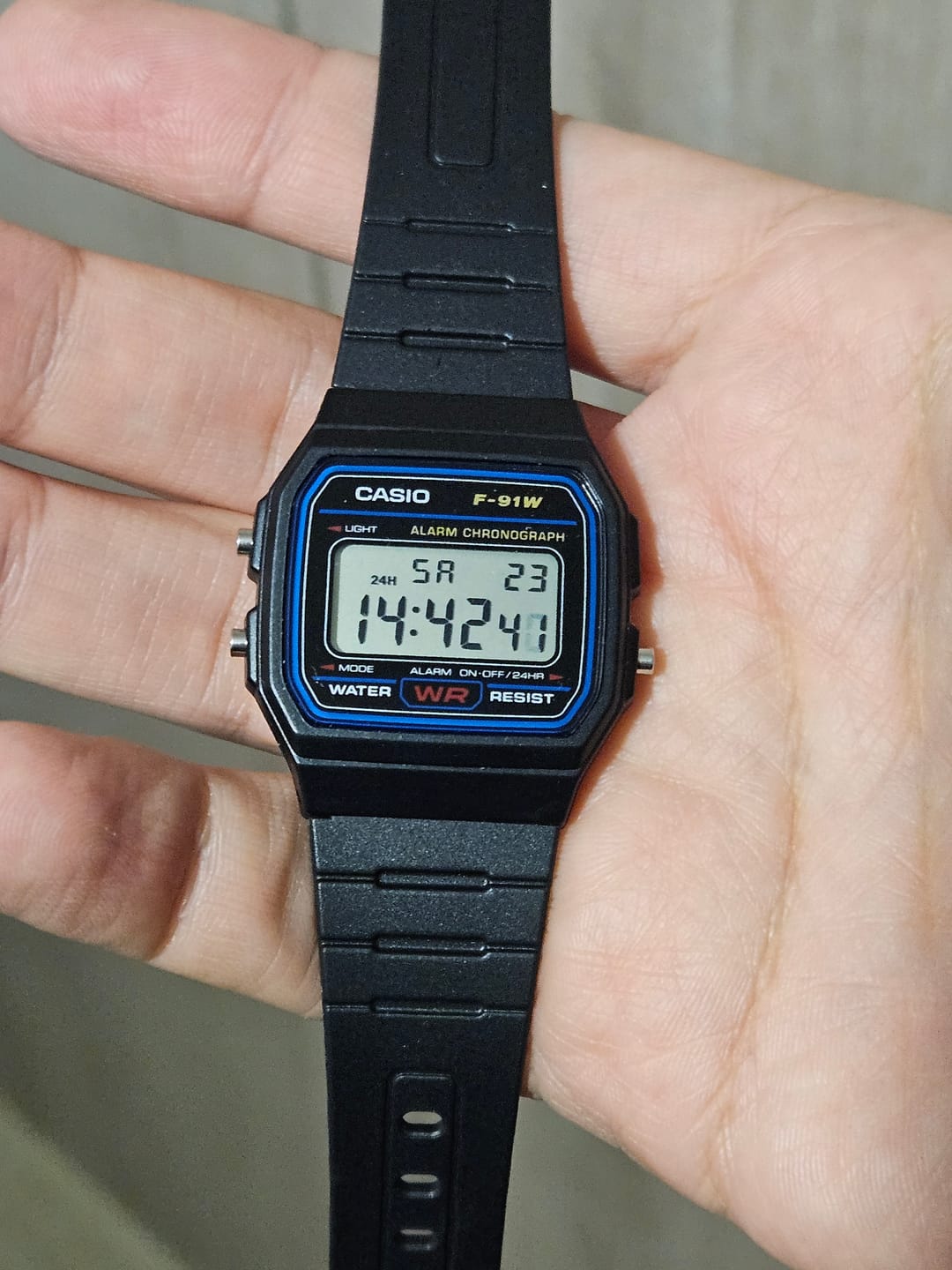 Customer photo review of Reloj Casio Vintage F-91W-1DG Clásico Líneas Azules