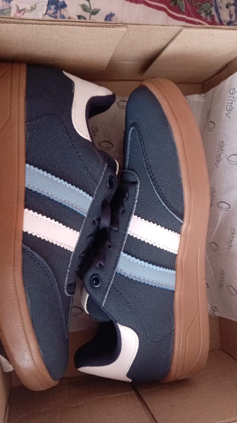 Customer photo review of UTAH Azul Marino con Celeste y Blanco
