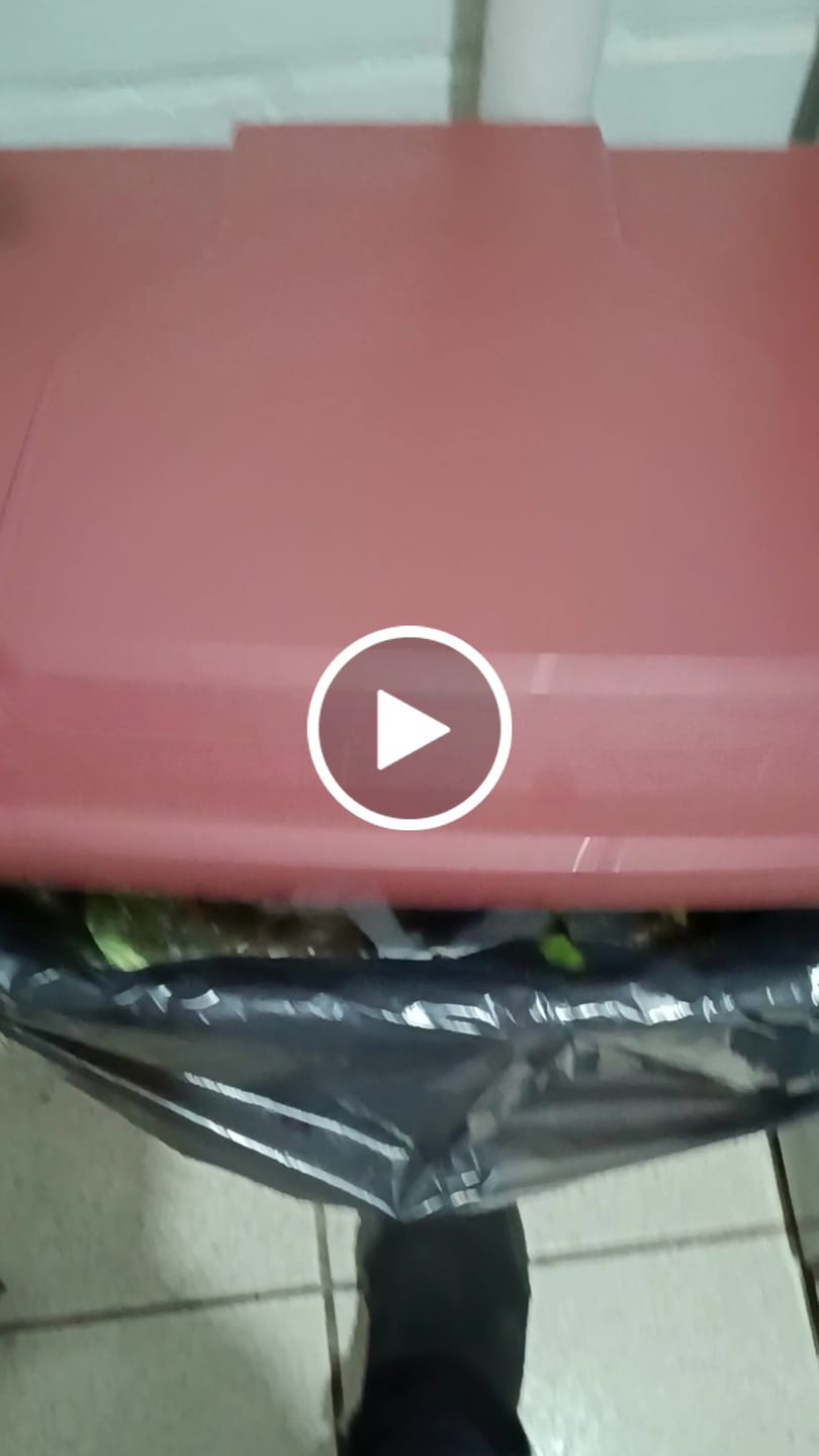 Customer video review of Basurero Contenedor De Basura 30 50 80 Litros Cubo De Basura