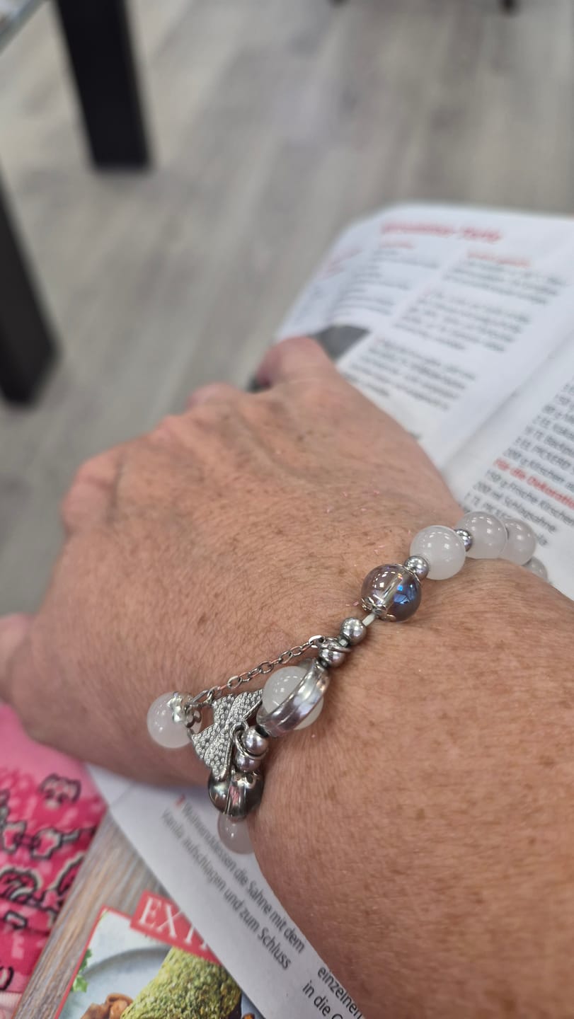 Customer photo review of MONDSCHEIN Armband mit Schmetterlings-Anhänger