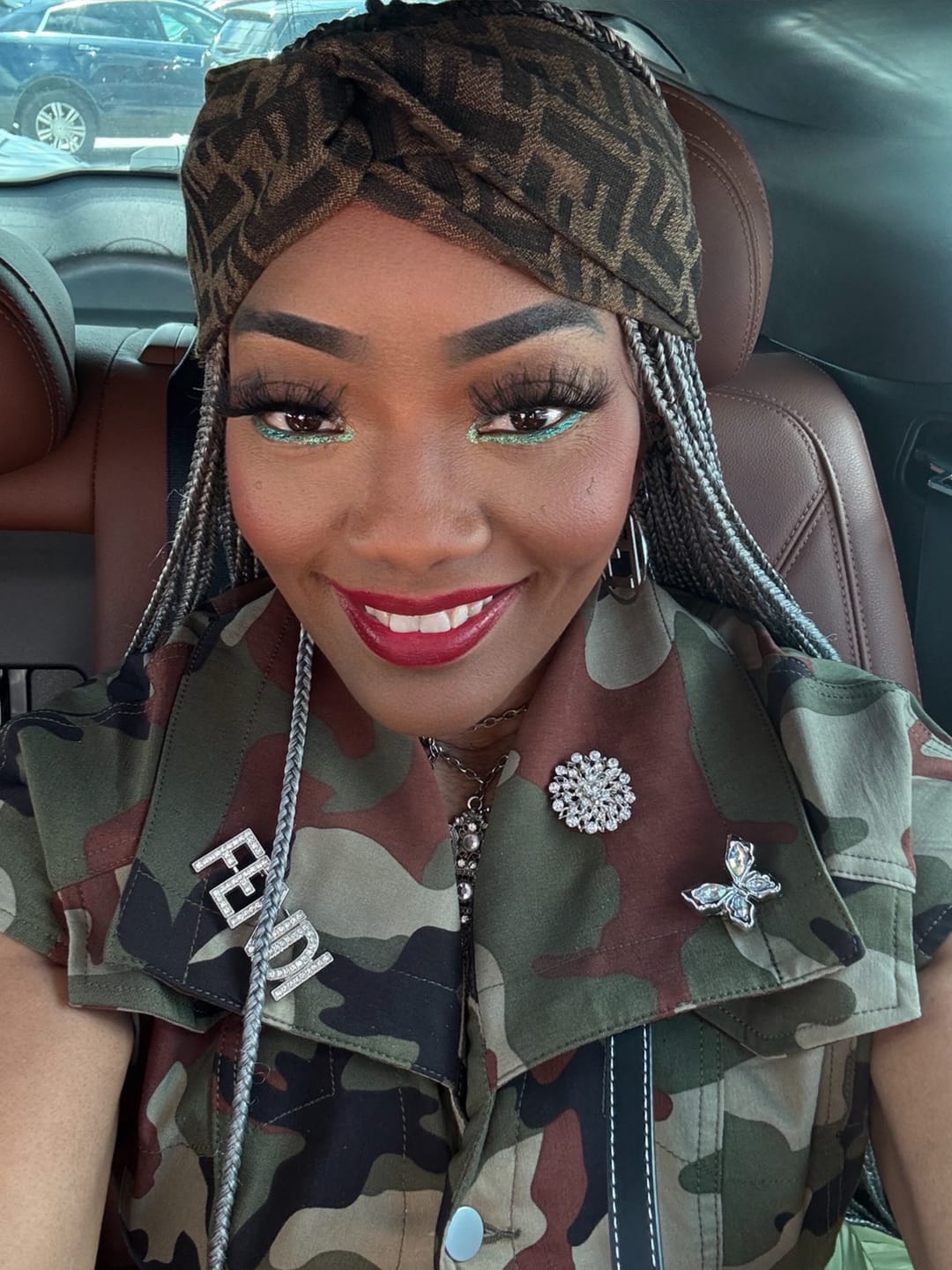Customer photo review of Knotless (Salt and pepper) Full lace wig