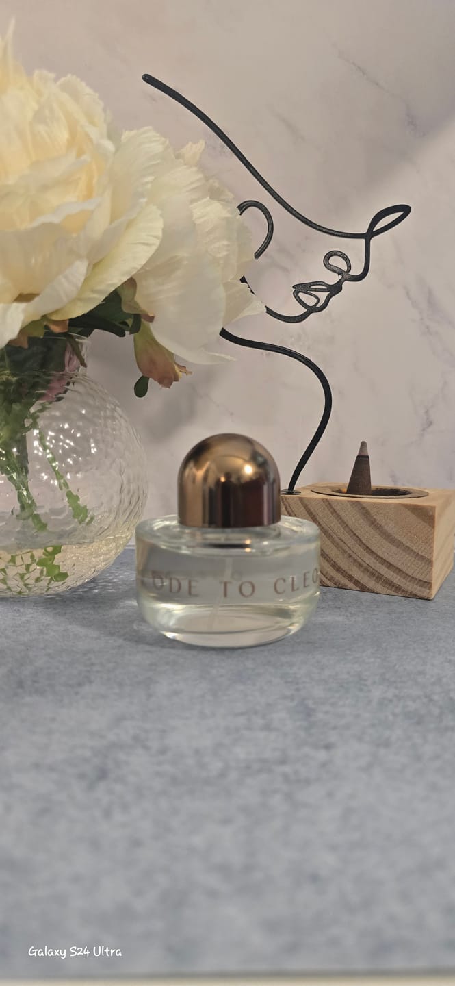 Customer photo review of Ode to Cleo Eau de Parfum