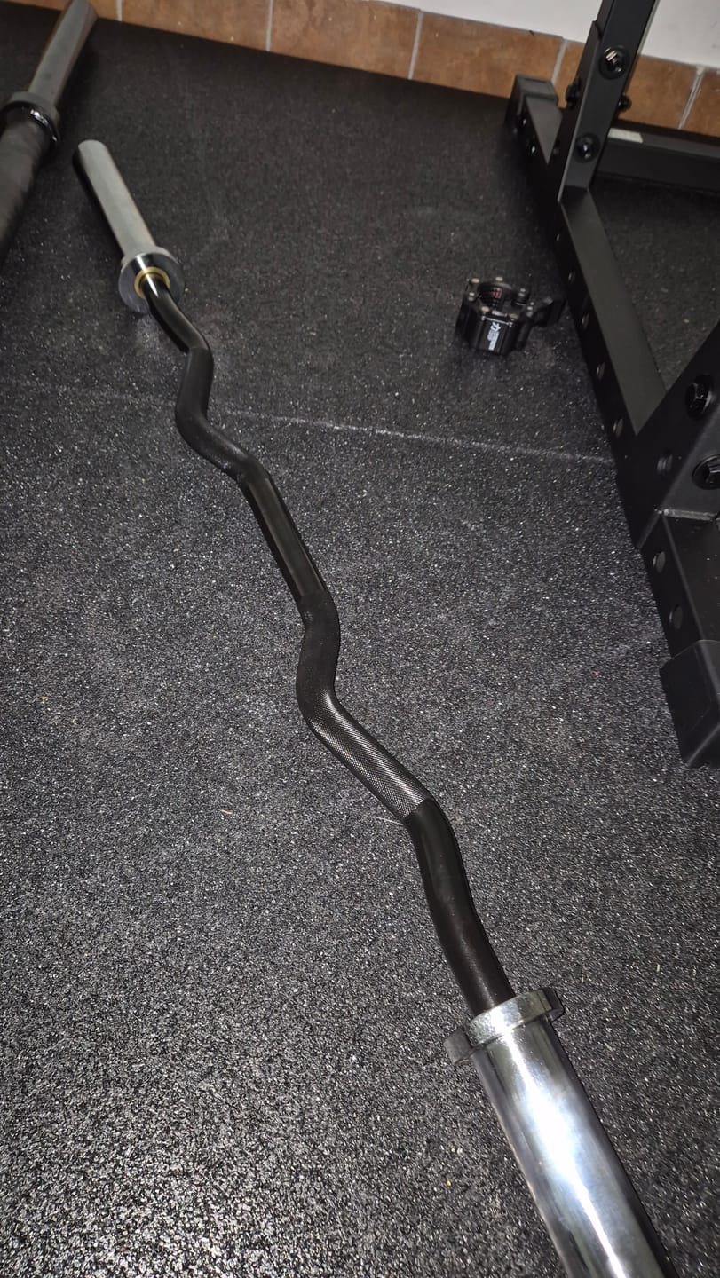Customer photo review of Riot EZ Curl Bar, 12kg - Black Shaft
