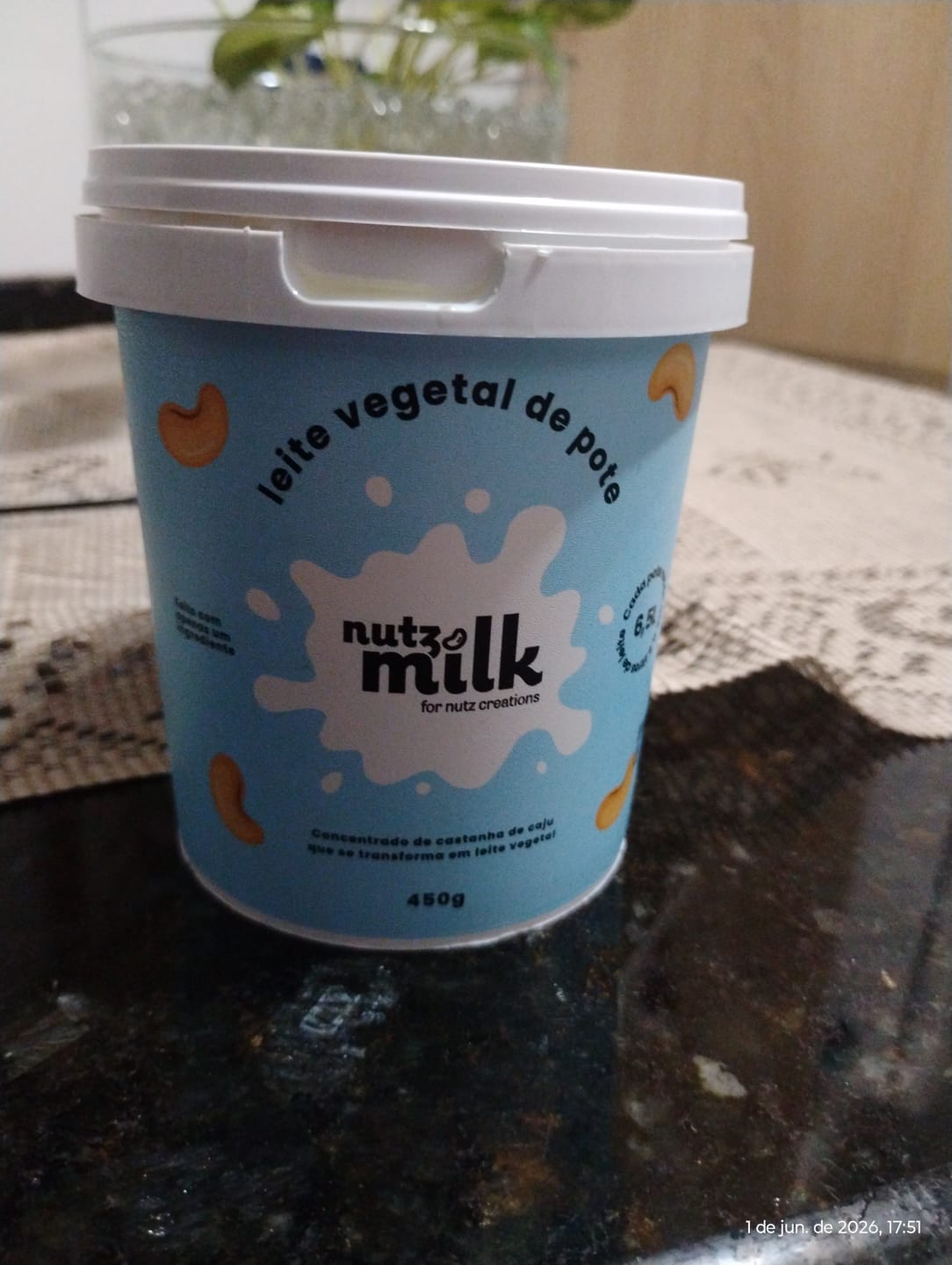 Customer photo review of Leite Vegetal NutzMilk  6,5L - Concentrado de Castanha de Caju + 12 sachês (grátis)