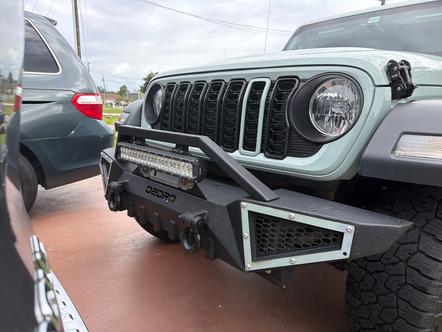 Customer photo review of Painted "Snap On" Accent Slot Cover fits *24-26 Updated Jeep JL JT Grille