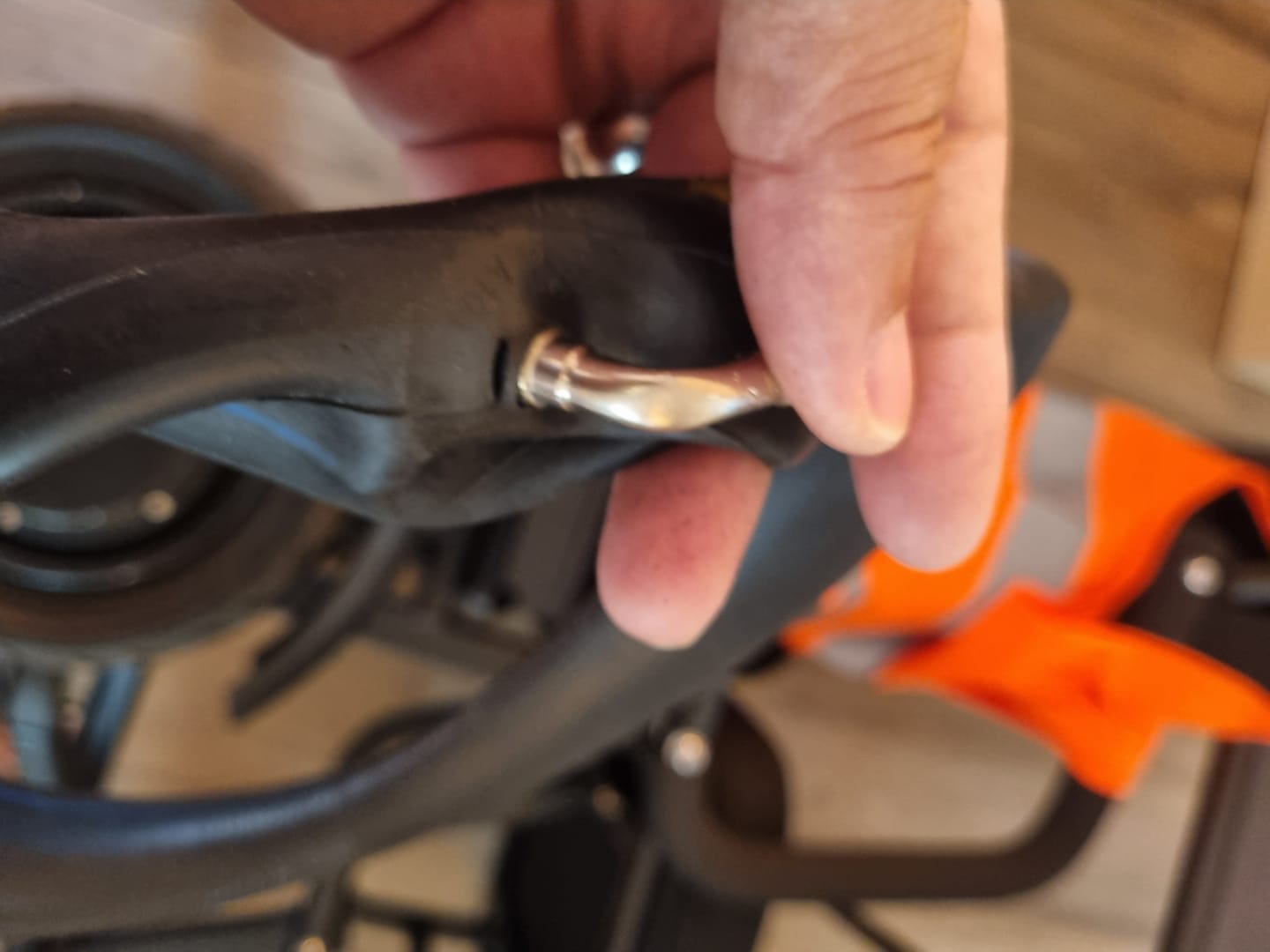 Customer photo review of Pompe électrique compacte haute pression pour pneus – Vélo, trottinette, scooter, tricycle