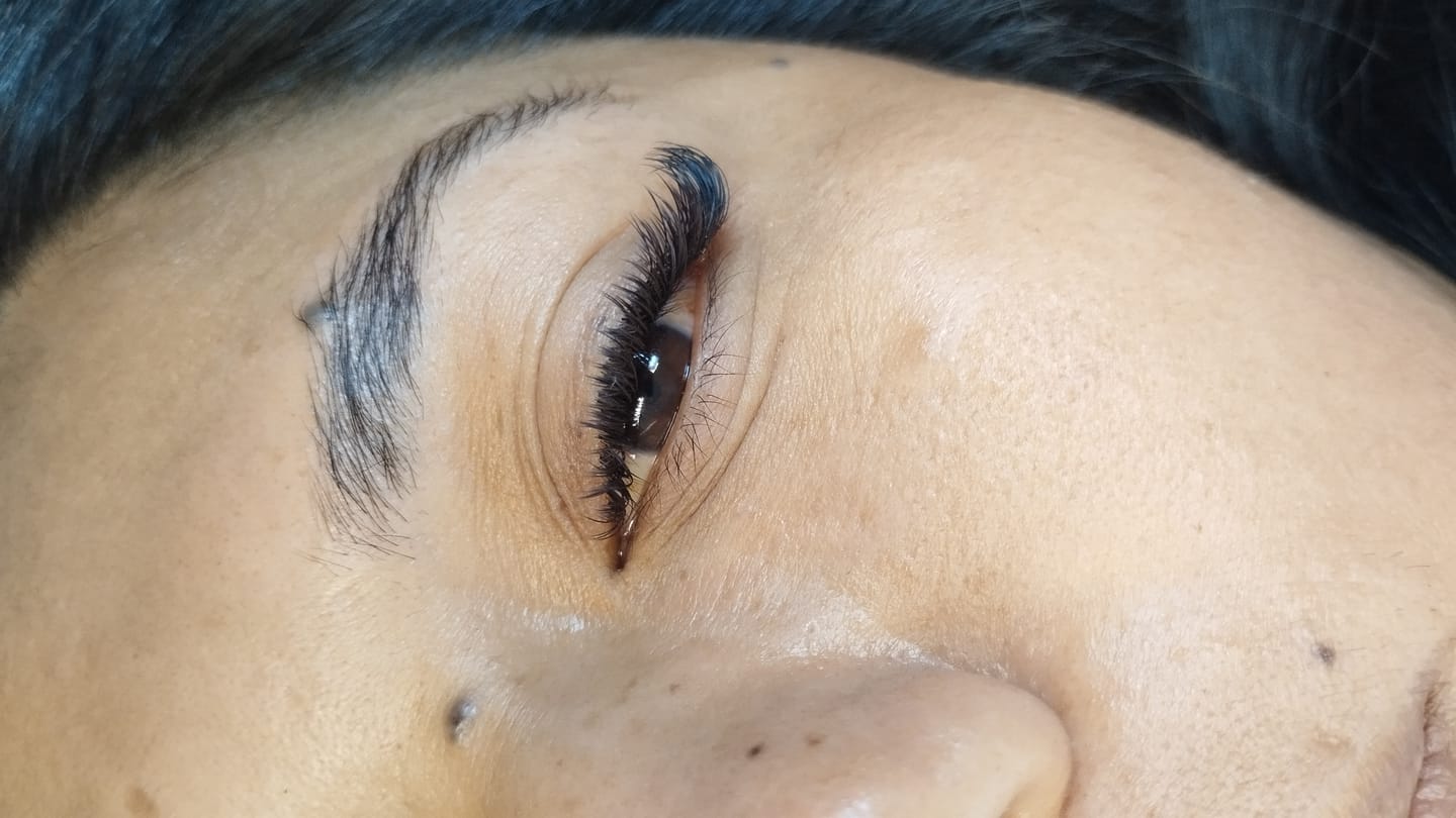 Customer photo review of Flat Glossy Lashes