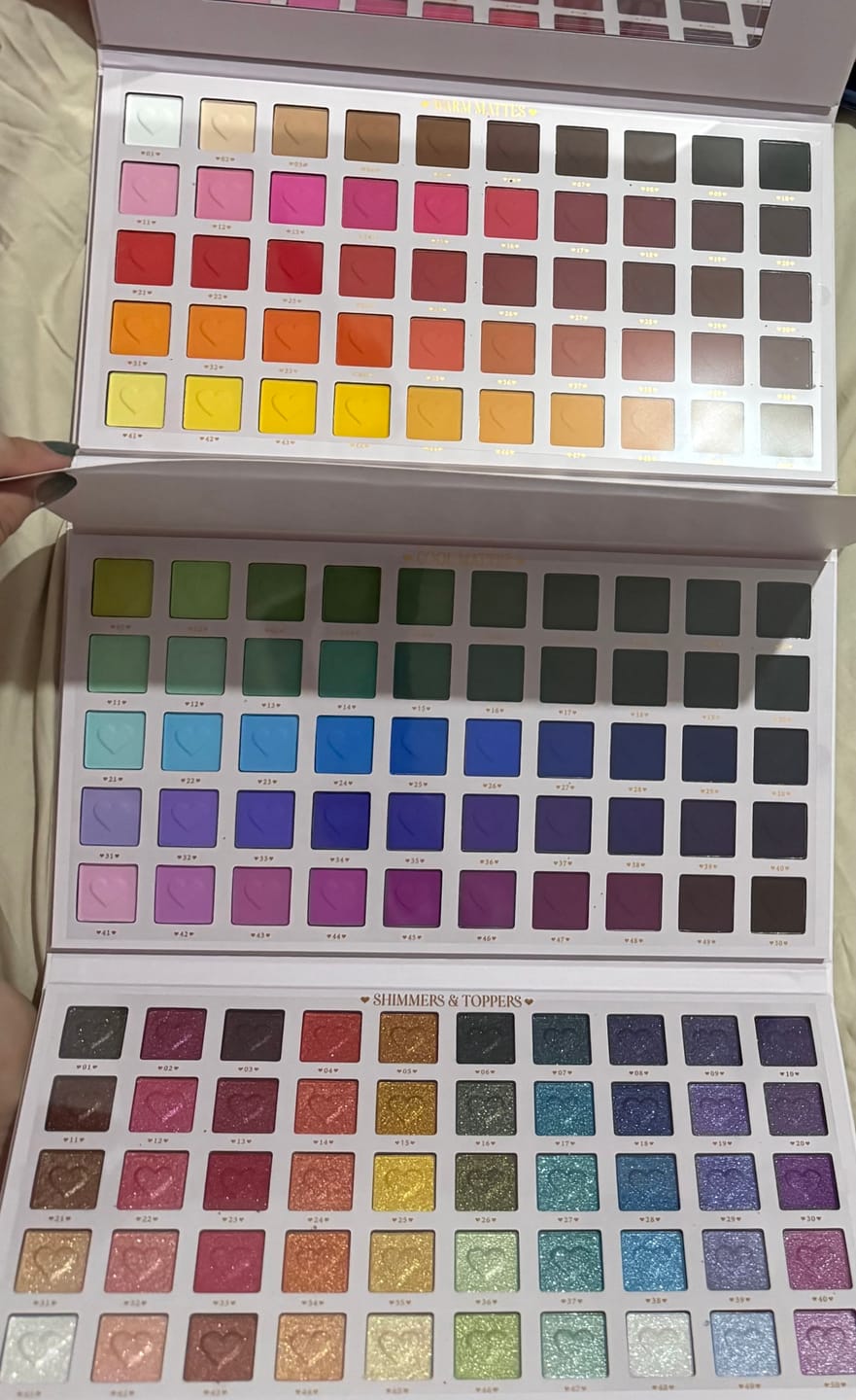 Customer photo review of Creative Comeback XXXL Eyeshadow Palette