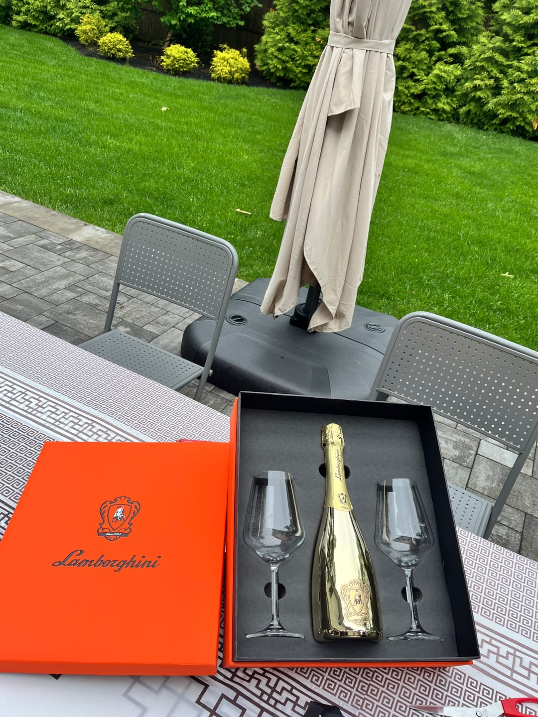 Customer photo review of Lamborghini Oro Vino Spumante with Gift Set (2026)